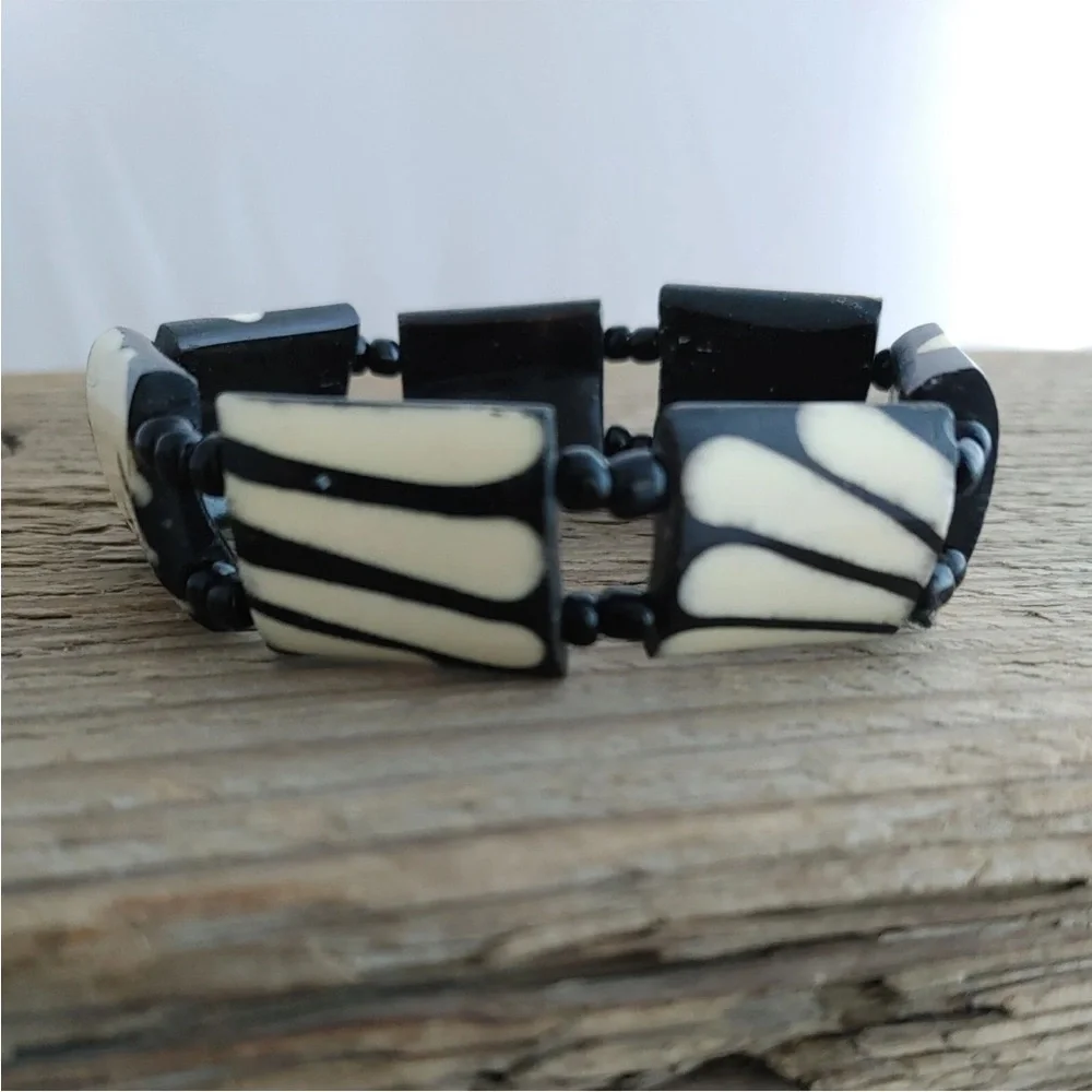Ethnic Bone Bead Bracelet Dark Brown & Cream Stretch
